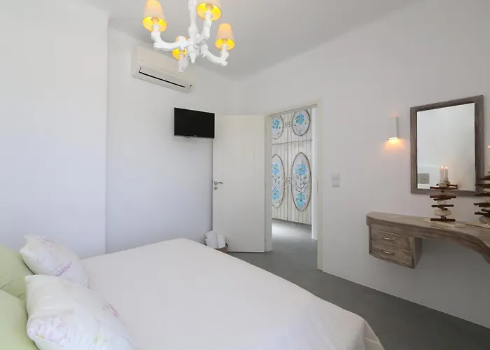 Aegean Queen - Onar Collection * Naousa (Paros)