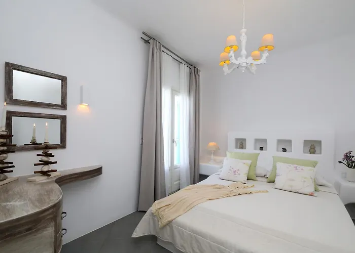 Aegean Queen - Onar Collection * Naousa (Paros)